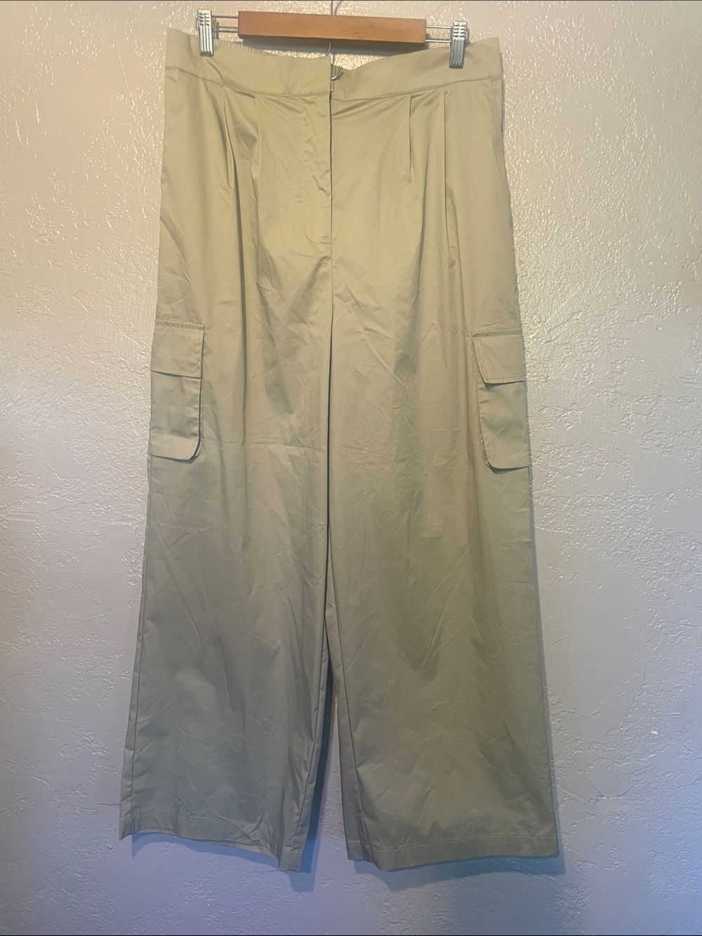 Wide Leg Cargo Pants in Light Olive Green house of Harlow cotton/nylkn